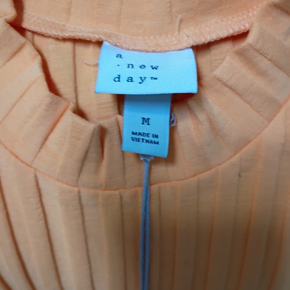 NWT Peach Ribbed Tank - Picture 2 of 2